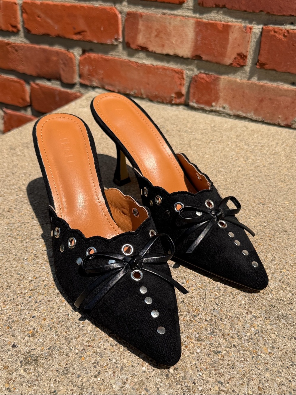 NEW Size 8 Black Eyelet Bow Pointed Mule Heels